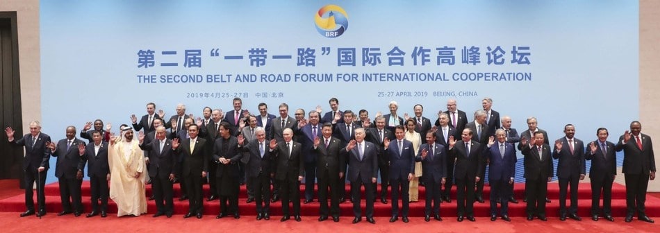 President Xi Jinping and foreign dignitaries pose for a photo following the leaders\' roundtable