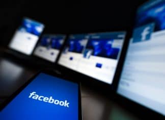 The loading screen of the Facebook app