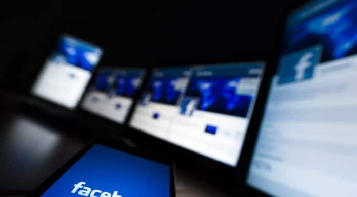 The loading screen of the Facebook app