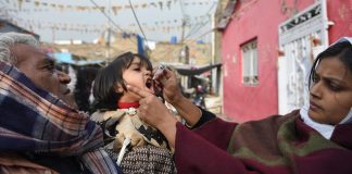UAE helps vaccinate children against polio in Pakistan A Pakistani health worker administers polio vaccine drops to a child during a polio vaccination campaign in Islamabad on December 12, 2018.