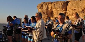 Qatar official refuses to denounce hate speech against Jewish Americans and Jews in general Jewish people praying