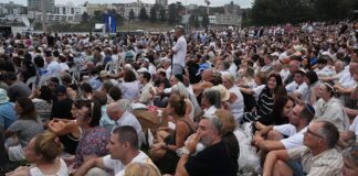 Australians unite to honour Bondi mass shooting attack at Jewish festival