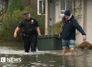 Thousands ready to evacuate as flooding hits Pacific Northwest
