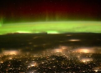 Russian cosmonaut films Northern Lights above Earth