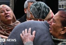 More than 30 killed in blast at Pakistan mosque, officials say