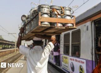 Mumbai's famed dabbawalas fed millions for over 100 years – now they are disappearing