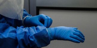 France confirms first Ebola case