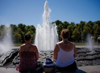 Europe's deadly heatwave breaks German record and halts public events