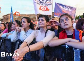 Armenia votes as Russia piles pressure on pro-West government