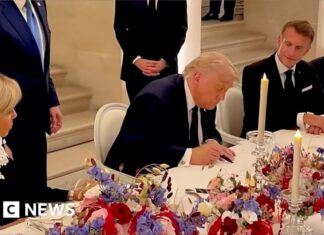 Moment Trump signs US-Iran agreement at Palace of Versailles