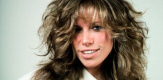 Carly Simon reveals Parkinson's diagnosis