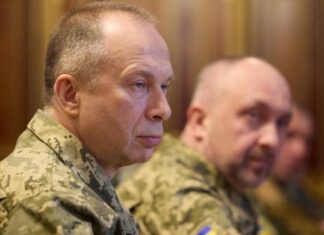 Row escalates in Ukraine over army chief's future