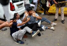 Why are thousands of people protesting in Delhi?